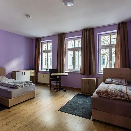 2-zimmerwohnung Mit Balkon Fuer Handwerker Fuer 5 Personen, Kueche, Waschmaschine, Wlan, 5 Einzelbetten De, Pl, Eng Apartment
