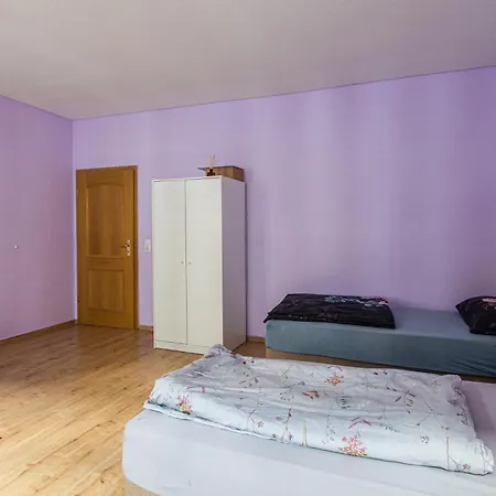 Apartment 2-zimmerwohnung Mit Balkon Fuer Handwerker Fuer 5 Personen, Kueche, Waschmaschine, Wlan, 5 Einzelbetten De, Pl, Eng