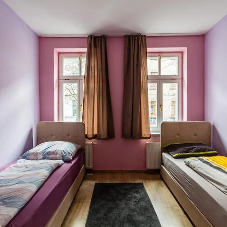 2-zimmerwohnung Mit Balkon Fuer Handwerker Fuer 5 Personen, Kueche, Waschmaschine, Wlan, 5 Einzelbetten De, Pl, Eng *