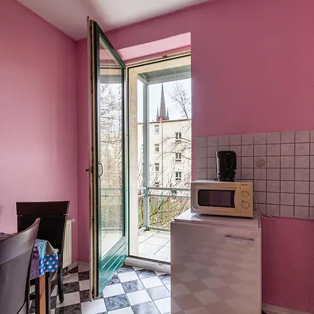 2-zimmerwohnung Mit Balkon Fuer Handwerker Fuer 5 Personen, Kueche, Waschmaschine, Wlan, 5 Einzelbetten De, Pl, Eng Apartment