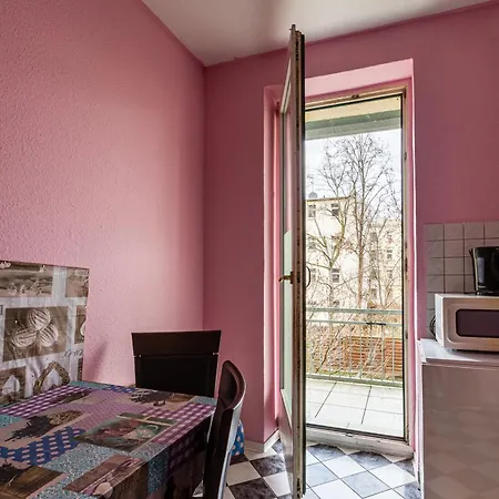 Apartment 2-zimmerwohnung Mit Balkon Fuer Handwerker Fuer 5 Personen, Kueche, Waschmaschine, Wlan, 5 Einzelbetten De, Pl, Eng