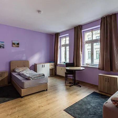 2-zimmerwohnung Mit Balkon Fuer Handwerker Fuer 5 Personen, Kueche, Waschmaschine, Wlan, 5 Einzelbetten De, Pl, Eng Apartment